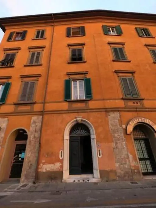 Romantic Suite Pisa 0*,